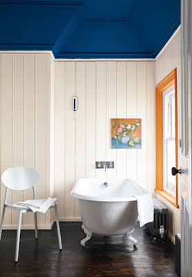 Badkamer met Flint & Deep Space Blue